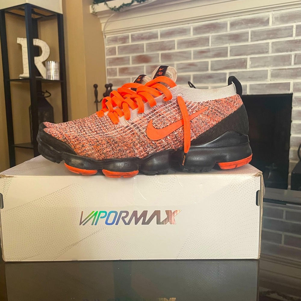 Air VaporMax Flyknit 3 'Hyper
Crimson'